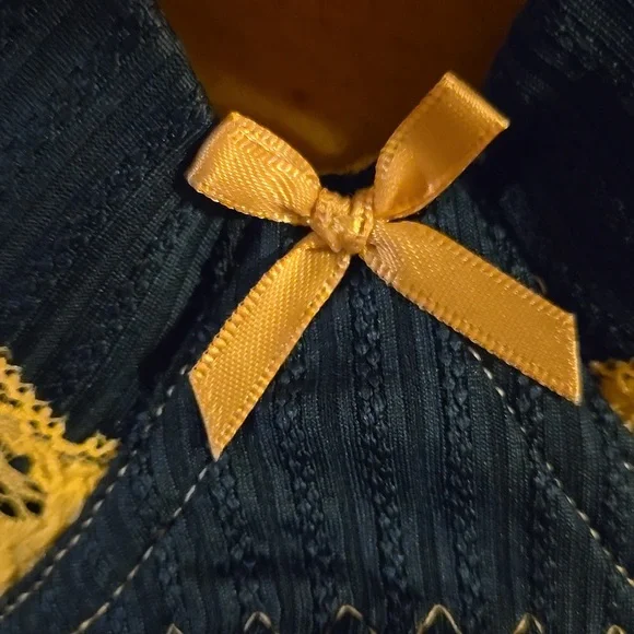 Elegant Cream and Blue Lace Lingerie Set - Picture 6 of 7